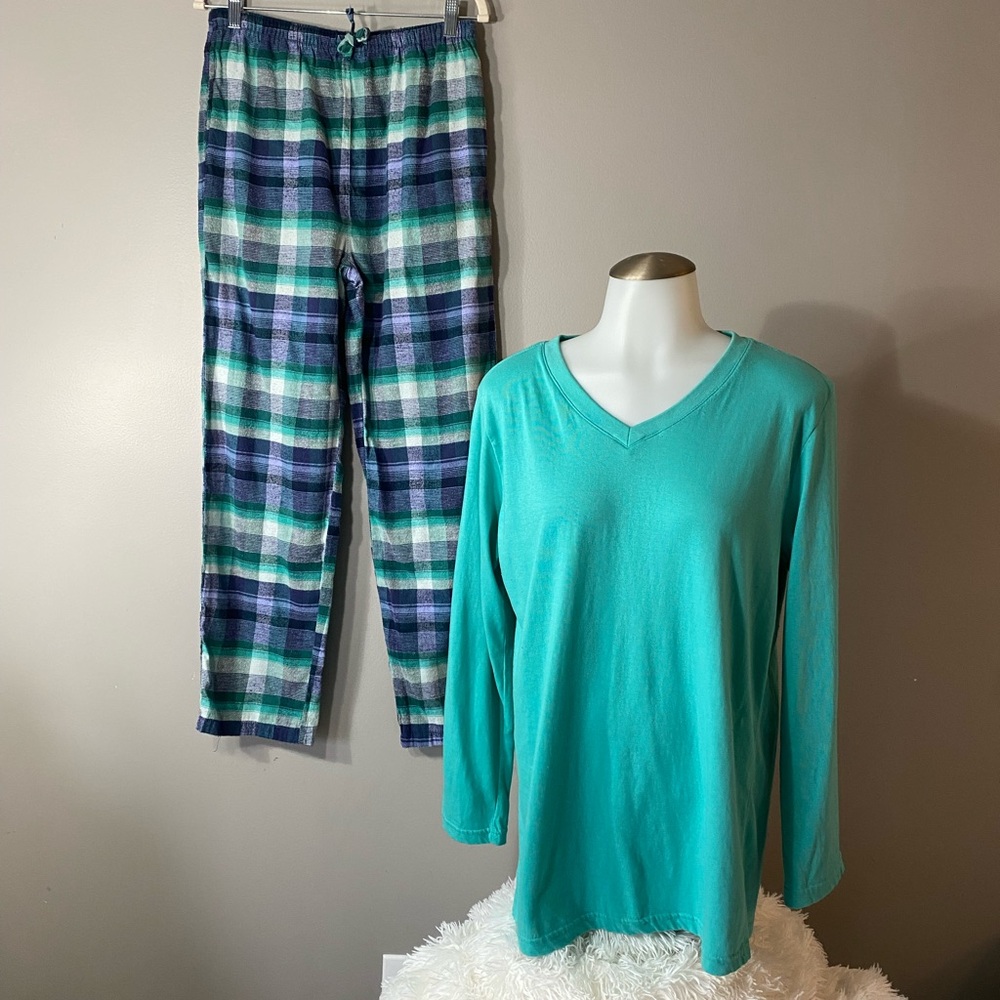 Country Store Ladies M Plaid Pajamas Set 
Cotton blend, flannel
Loungewear
Warm